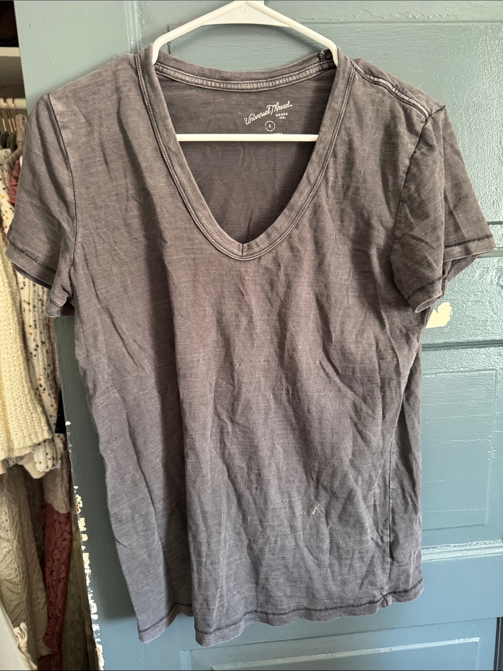 Universal Thread Women's V-Neck Tee in Washed Gray